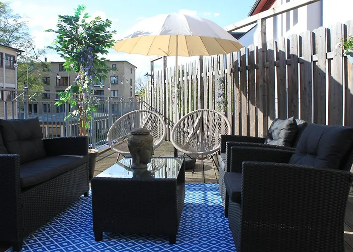 R B Apartment Hamburg Family - 108 qm mit Dachterrasse - Badewanne&Dusche - kostenloses Parken - 2 Schlafzimmer